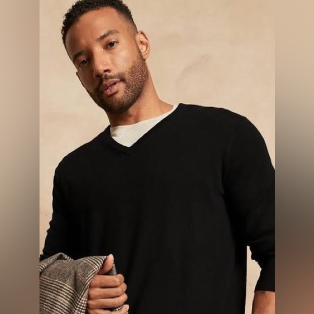 Banana Republic sweater made with Italian merino yarn by Zegna Baruffa Mill